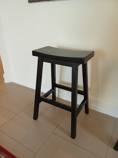 Classic Saddle-Seat Bar Stool – Solid Wood, Black Finish