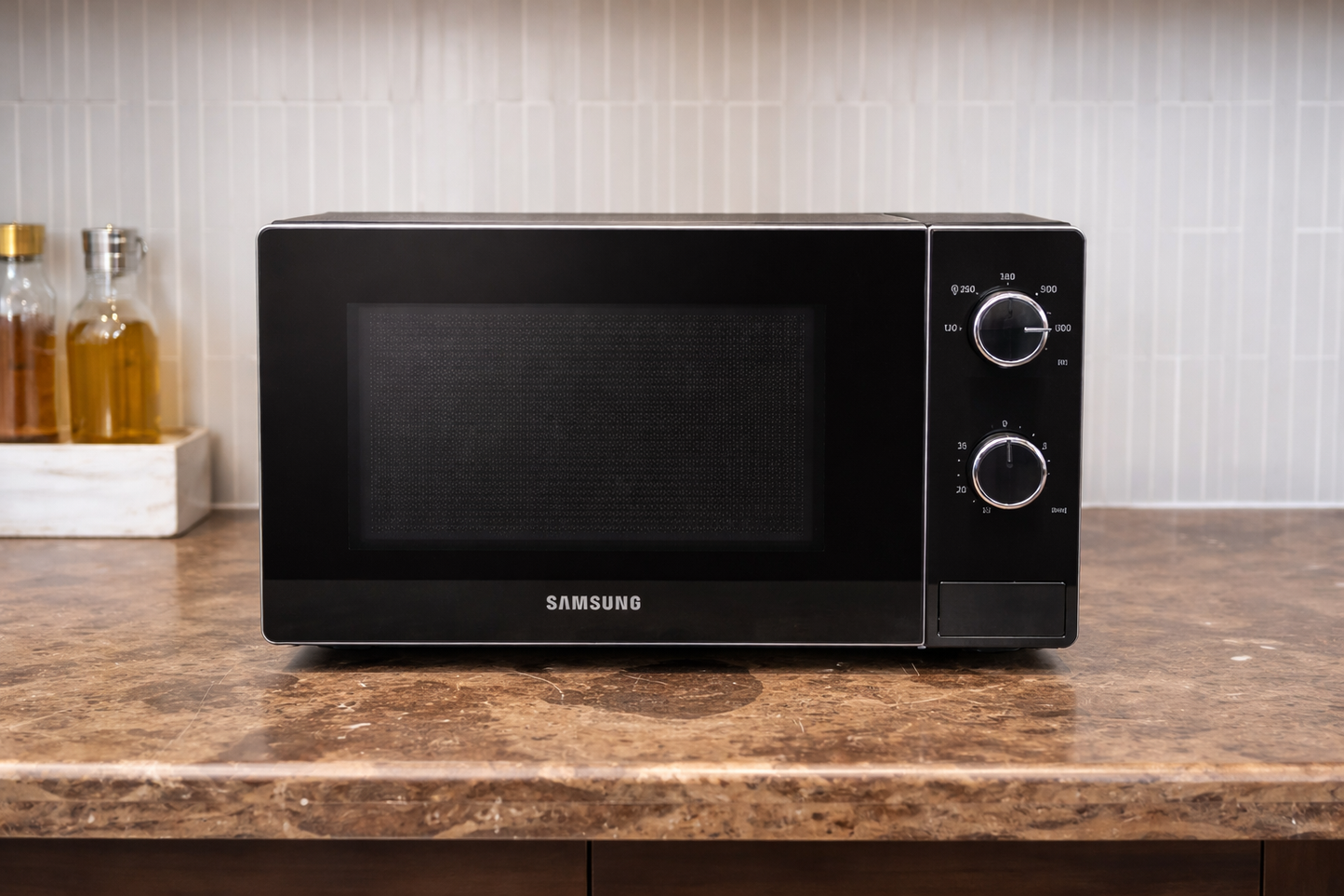 Samsung Solo Microwave Oven – 20L, 1050W, Full Glass Door, Metallic Dials