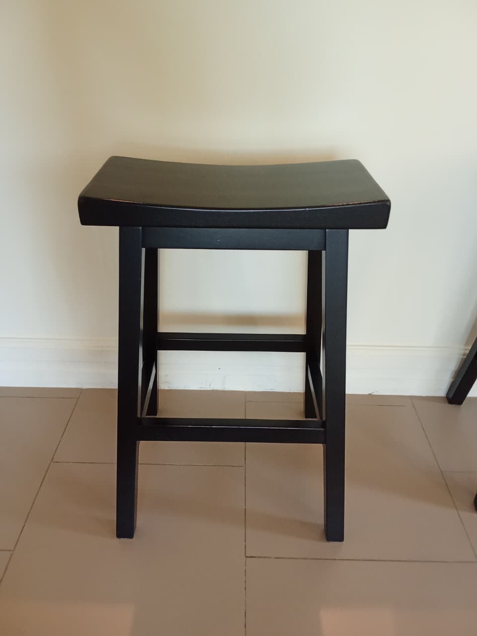 Classic Saddle-Seat Bar Stool – Solid Wood, Black Finish