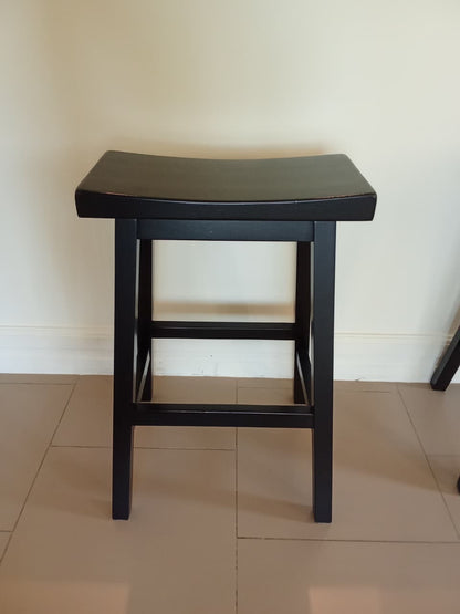 Classic Saddle-Seat Bar Stool – Solid Wood, Black Finish