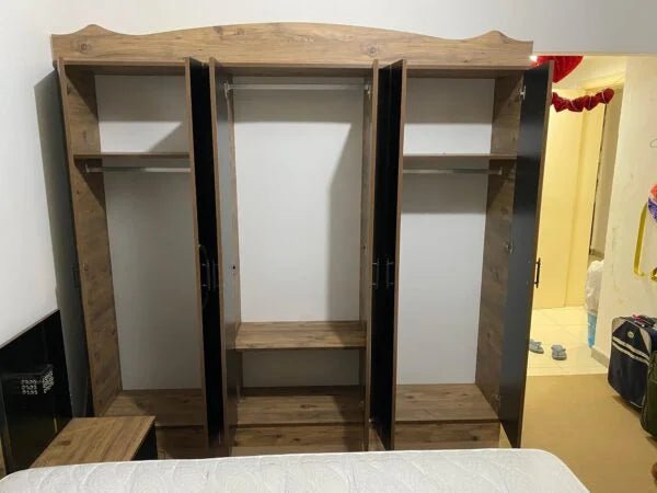 Home Box Modern King Bedroom Set | Black Wood Grain & Gold Accents - althahanifurniture