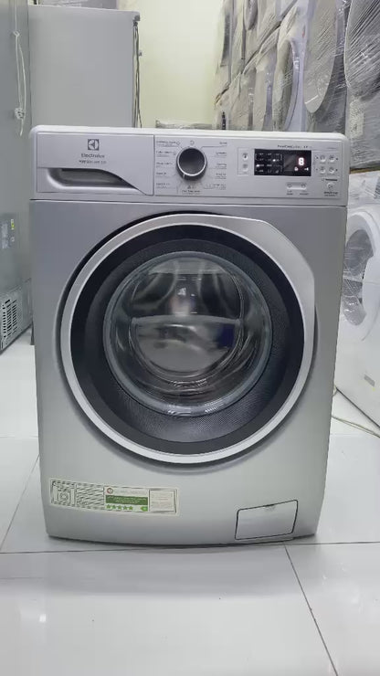 Electrolux 8kg Front Load Washing Machine | UltraQuiet™ Inverter, VapourRefresh™, Silver - used 8 months